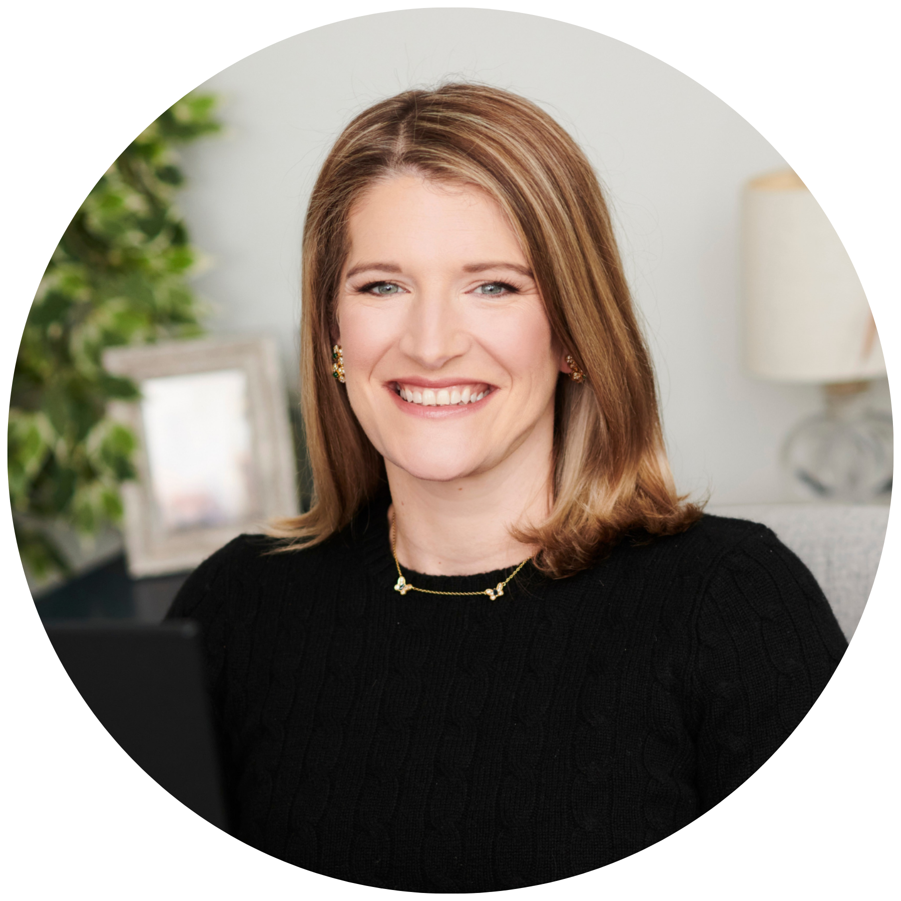 Samantha McKenner CEO of #samsales
